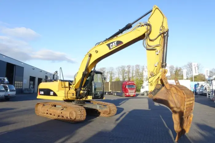 Гусеничный экскаватор CAT 324 DL- фото № 16
