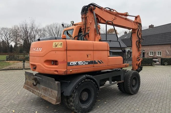 Колесный экскаватор Doosan DX160W- фото № 1