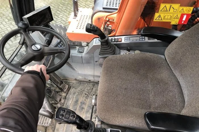 Колесный экскаватор Doosan DX160W- фото № 2