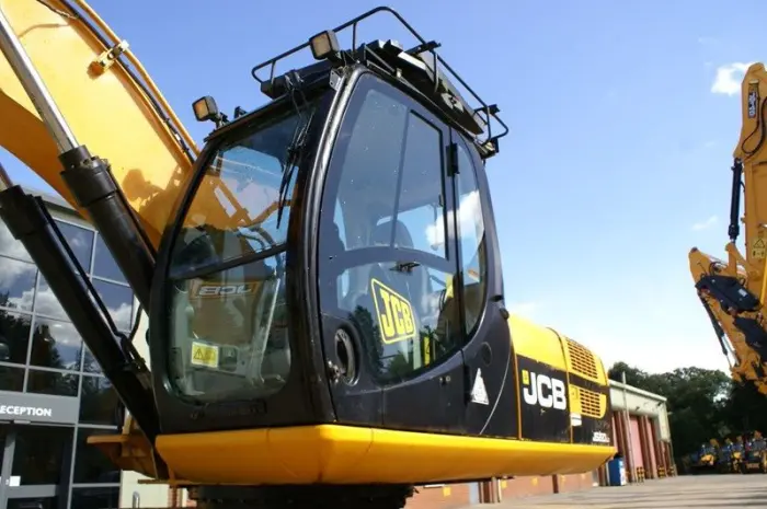 Гусеничный экскаватор JCB JS220LC по доступной цене- фото № 2