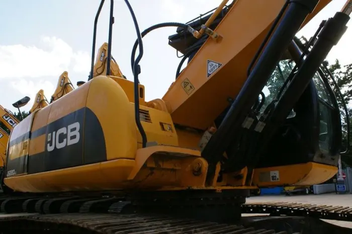 Гусеничный экскаватор JCB JS220LC по доступной цене- фото № 4
