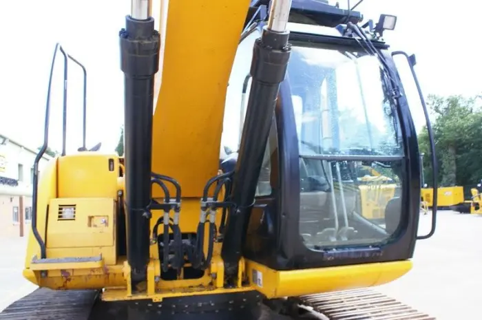 Гусеничный экскаватор JCB JS220LC по доступной цене- фото № 5