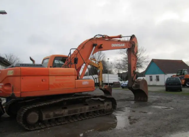 Гусеничный экскаватор Doosan DX225LC-3- фото № 2