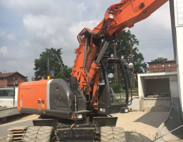 Колесный экскаватор Hitachi ZX170W-3- фото № 4