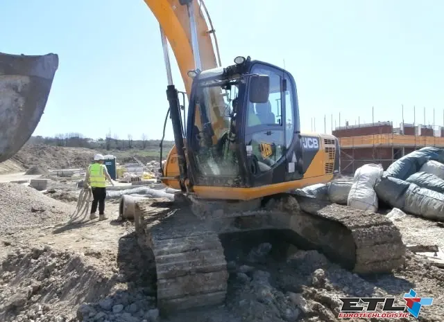 Гусеничный экскаватор JCB JS220 LC 2013 г- фото № 6