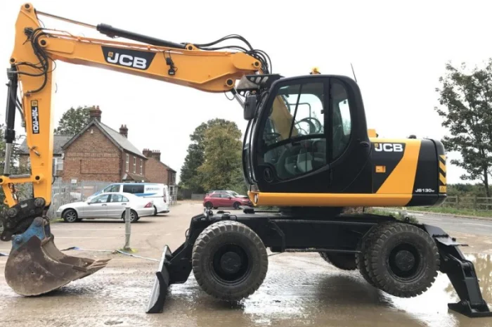 Колесный экскаватор JCB JS130W. Спецтехника б/у- фото № 1