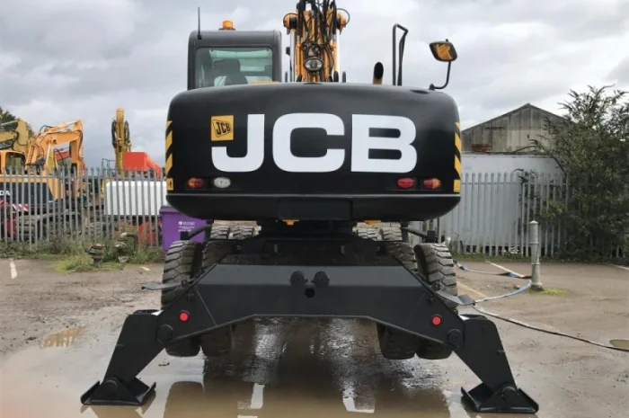 Колесный экскаватор JCB JS130W. Спецтехника б/у- фото № 3