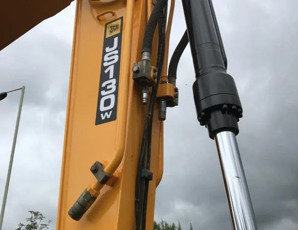 Колесный экскаватор JCB JS130W. Спецтехника б/у- фото № 7