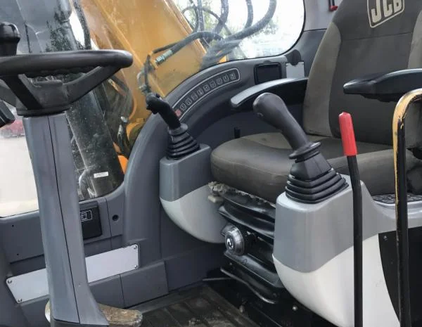 Колесный экскаватор JCB JS130W. Спецтехника б/у- фото № 9