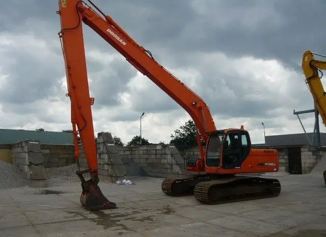 Гусеничный экскаватор Doosan DX225LC Long Reach- фото № 1