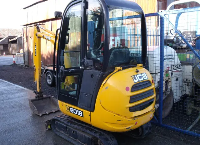 Продам Мини-экскаватор JCB 8018- фото № 2