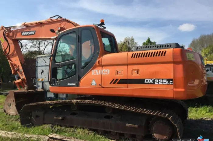 Гусеничный экскаватор Doosan DX 225 LC 2008 г- фото № 1