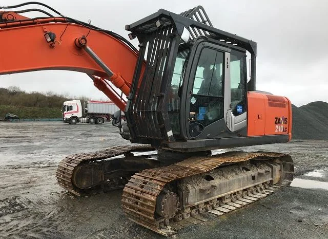 Гусеничный экскаватор Hitachi ZX210 LC-3. В наличии и под заказ- фото № 4