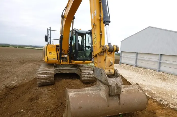 Гусеничный экскаватор JCB JS130LC- фото № 3