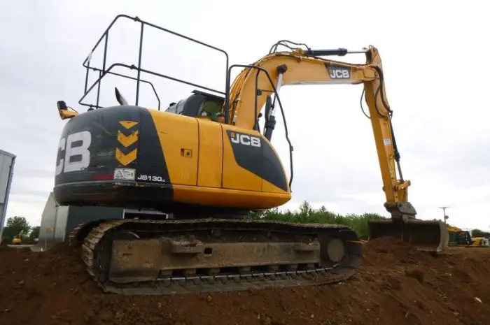 Гусеничный экскаватор JCB JS130LC- фото № 6