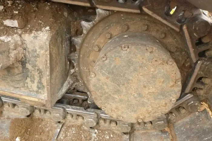 Гусеничный экскаватор JCB JS130LC- фото № 9