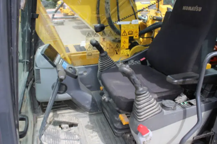 Гусеничный экскаватор Komatsu PC 210 LC- фото № 4