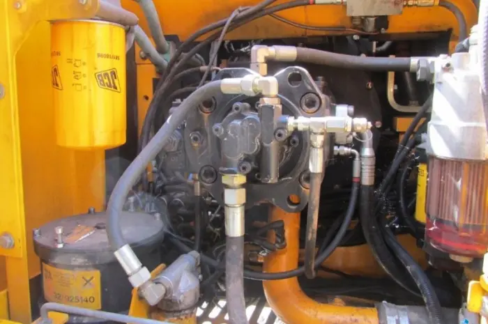 Гусеничный экскаватор JCB JS220LC- фото № 4