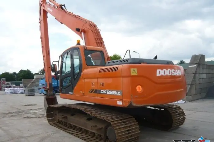 Гусеничный экскаватор Doosan DX225LC б/у- фото № 3