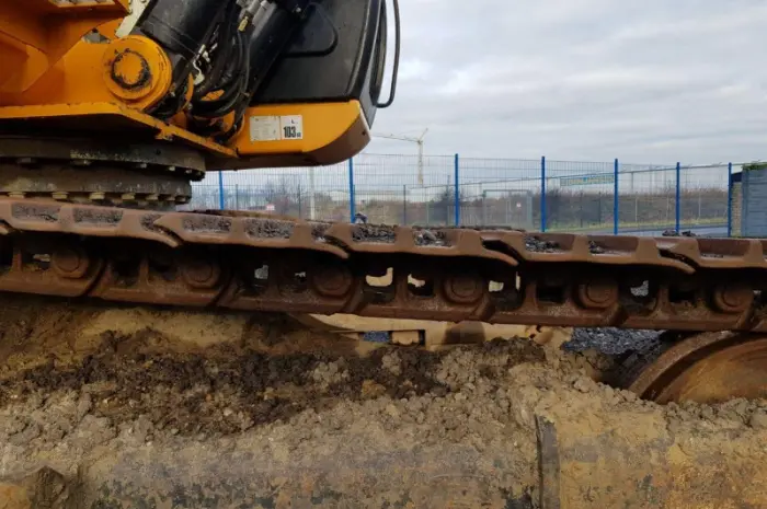 Гусеничный экскаватор JCB JS240LC- фото № 5