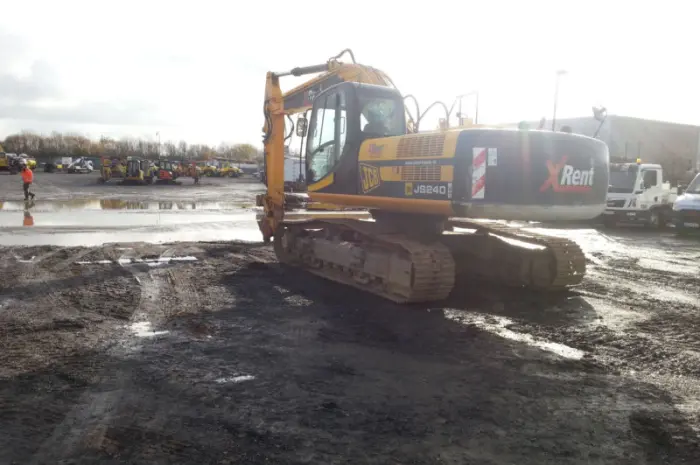 Гусеничный экскаватор JCB JS240LC- фото № 19