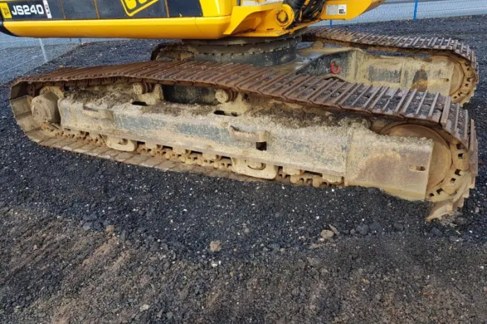 Гусеничный экскаватор JCB JS240LC- фото № 3
