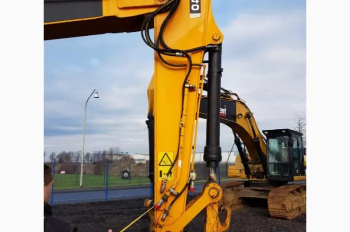 Гусеничный экскаватор JCB JS240LC- фото № 16