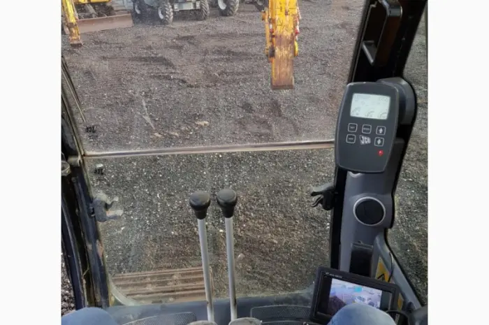 Гусеничный экскаватор JCB JS240LC- фото № 13