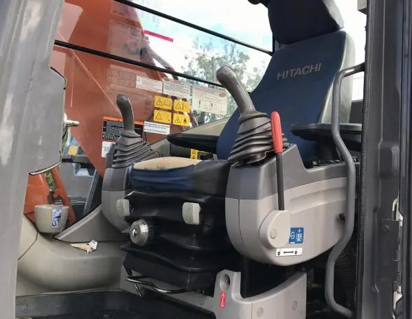 Гусеничный экскаватор Hitachi ZX210LC-3- фото № 14