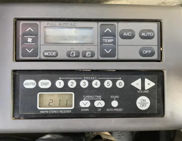 Гусеничный экскаватор Hitachi ZX210LC-3- фото № 16