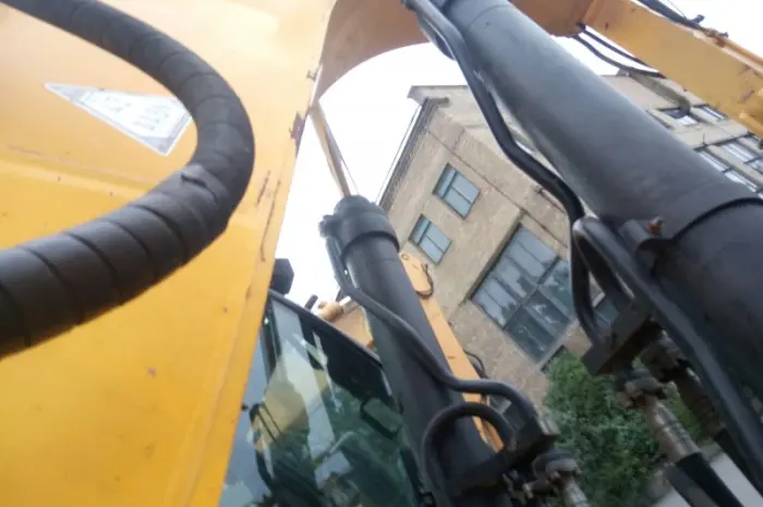 Гусеничный экскаватор JCB JS 330LC 2008 года- фото № 16
