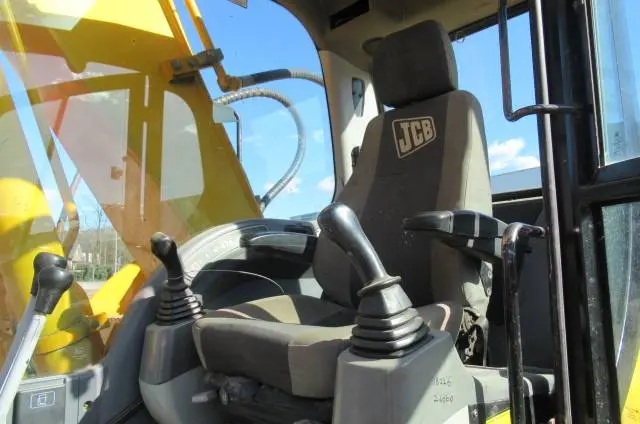 Гусеничный экскаватор JCB JS220LC 2007 года- фото № 7