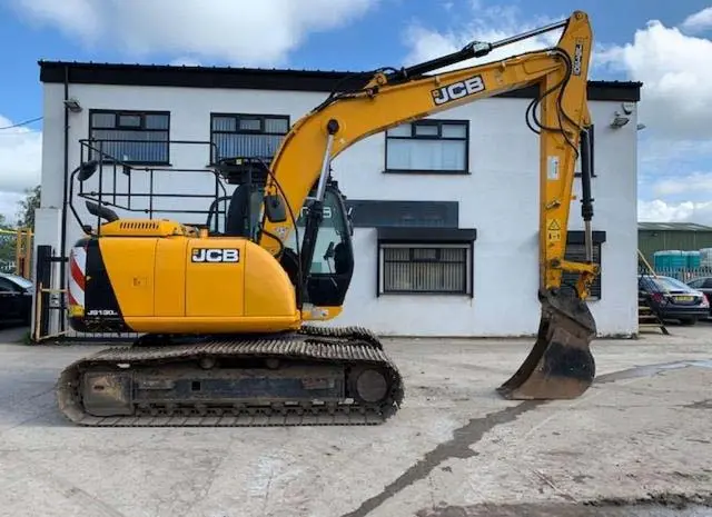 Гусеничный экскаватор JCB JS 130LC. Спецтехника б/у- фото № 3
