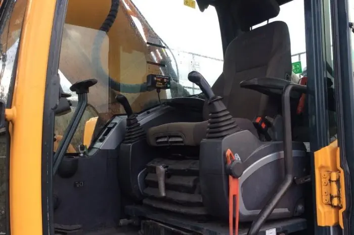 Гусеничный экскаватор Hyundai Robex 290LC-9- фото № 9