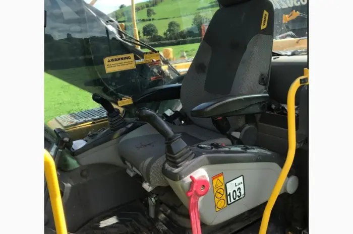 Гусеничный экскаватор Volvo EC210CL в Украине- фото № 6