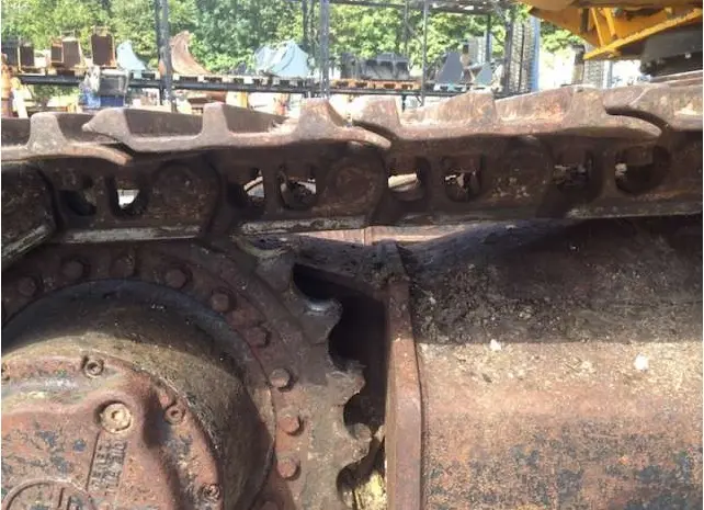 Гусеничный экскаватор JCB JS210LC- фото № 10