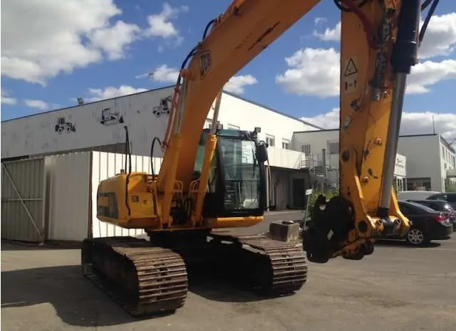 Гусеничный экскаватор JCB JS210LC- фото № 2