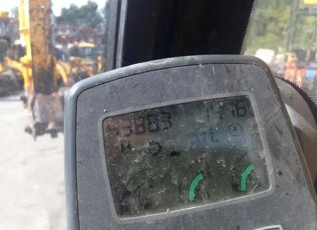 Гусеничный экскаватор JCB JS210LC- фото № 7