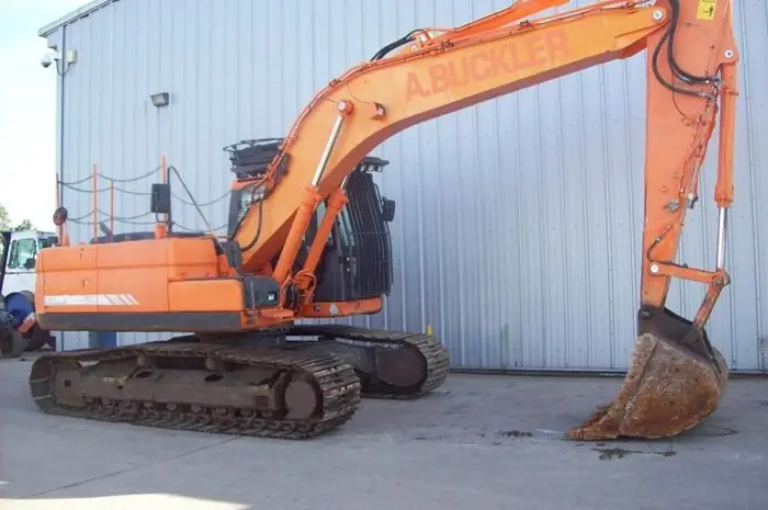 Гусеничный экскаватор DOOSAN DX225LC 2011 года- фото № 7
