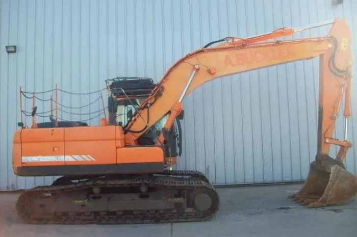 Гусеничный экскаватор DOOSAN DX225LC 2011 года- фото № 8
