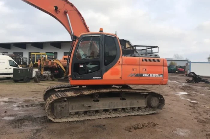 Гусеничный экскаватор Doosan DX 225 LC. Строительная техника б/у- фото № 4