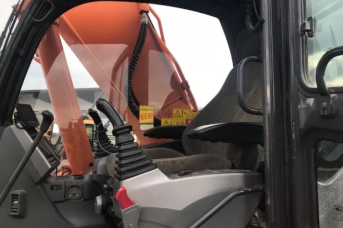 Гусеничный экскаватор Doosan DX 225 LC. Строительная техника б/у- фото № 7