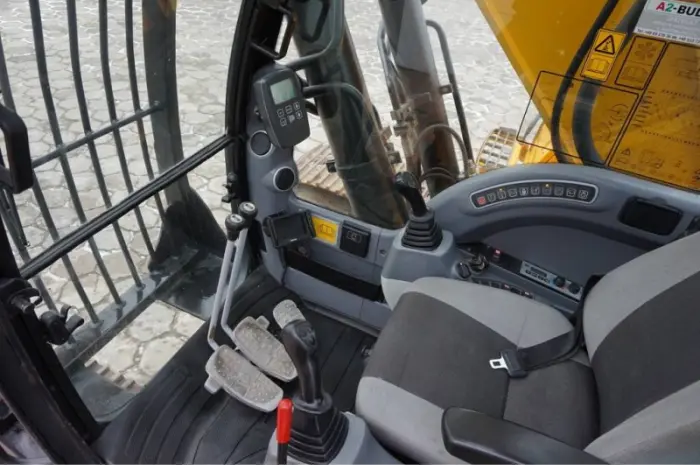 Гусеничный экскаватор JCB JS 360 LC- фото № 4
