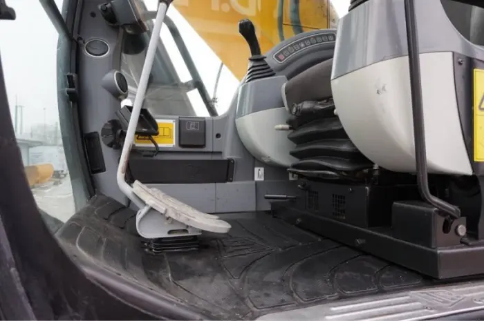 Гусеничный экскаватор JCB JS 360 LC- фото № 7
