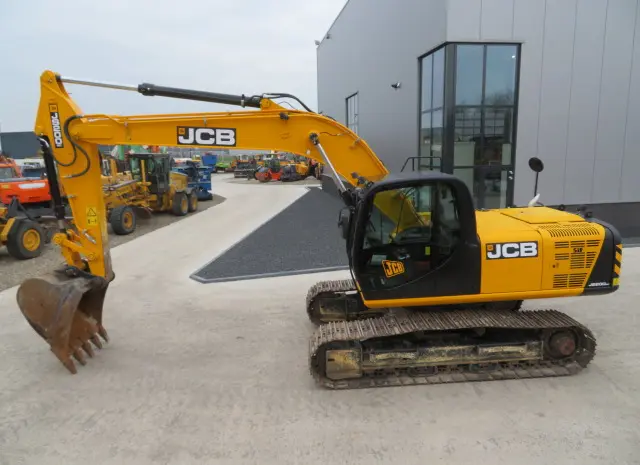 Гусеничный экскаватор JCB JS 200 SC- фото № 1