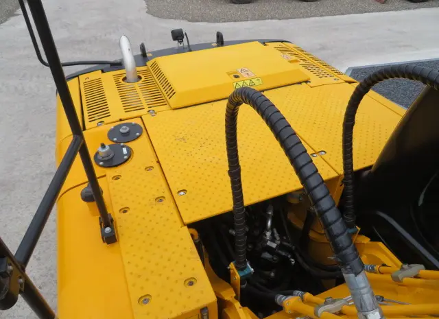 Гусеничный экскаватор JCB JS 200 SC- фото № 11