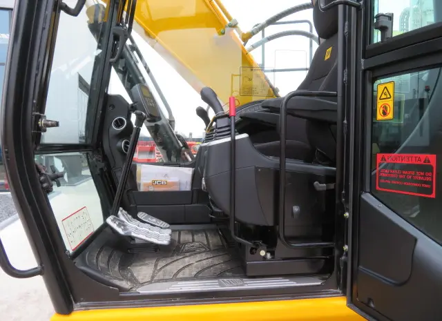 Гусеничный экскаватор JCB JS 200 SC- фото № 9