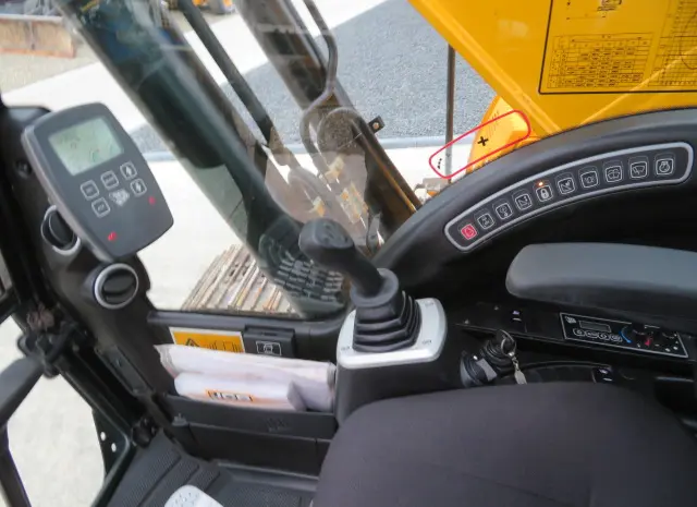 Гусеничный экскаватор JCB JS 200 SC- фото № 7