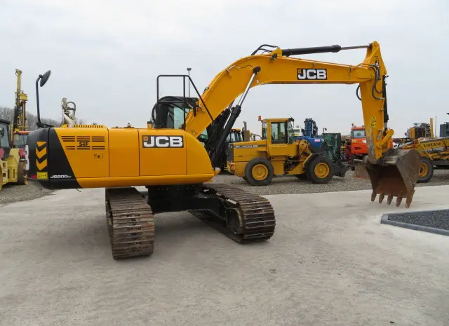 Гусеничный экскаватор JCB JS 200 SC- фото № 19