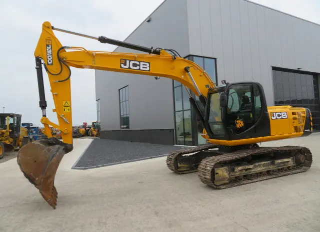 Гусеничный экскаватор JCB JS 200 SC- фото № 14